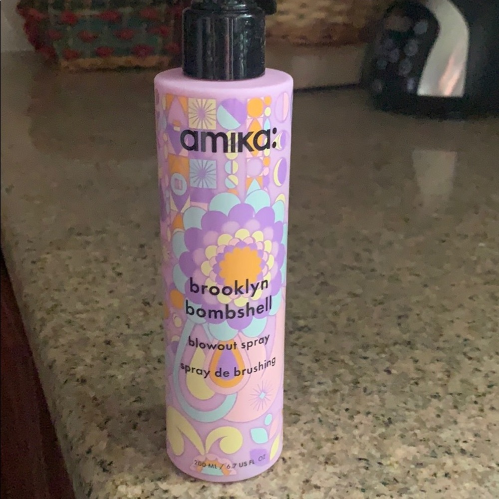 amika Brooklyn Bombshell Blowout Spray